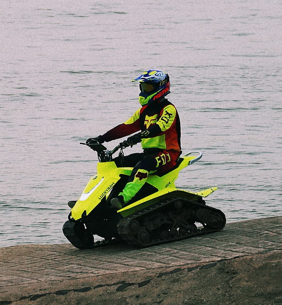 Dual Motor Snowmobile 72V Lithium Battery Dual Track All Terrain Vehicle