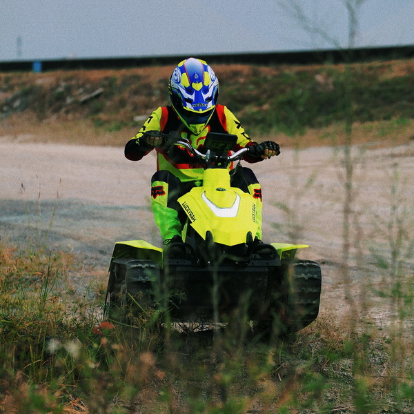 Ang Etv-8 Electric Dual-Track Snowmobile ay Angkop para sa mga Off-Road na Panlabas na Aktibidad